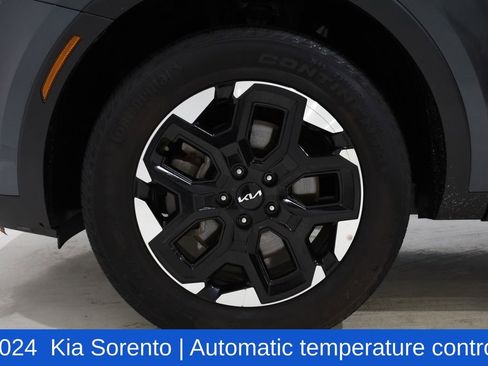 Used 2024 Kia Sorento S image 6