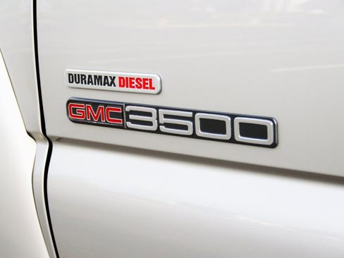 Used 2004 GMC Sierra 3500 SLT w/ Heavy-Duty Power Package image 7