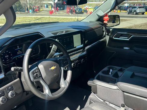 Used 2024 Chevrolet Silverado 1500 LT image 55
