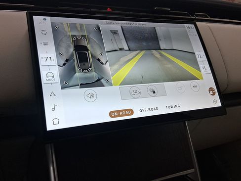 Used 2025 Land Rover Range Rover SE image 26