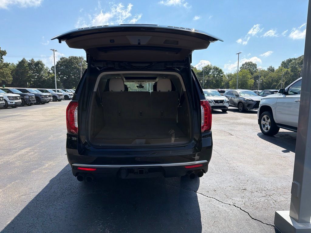 Used 2021 GMC Yukon XL Denali w/ Denali Ultimate Package AWD/4WD image 13