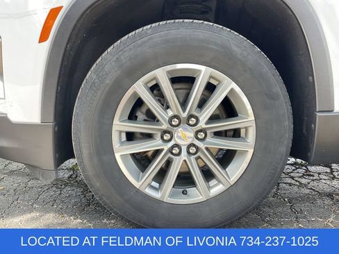 Used 2023 Chevrolet Traverse LT FWD image 31