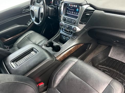Used 2017 Chevrolet Suburban LT image 19