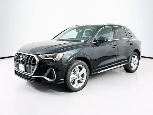 Used 2024 Audi Q3 2.0T Premium w/ Convenience Package image 3