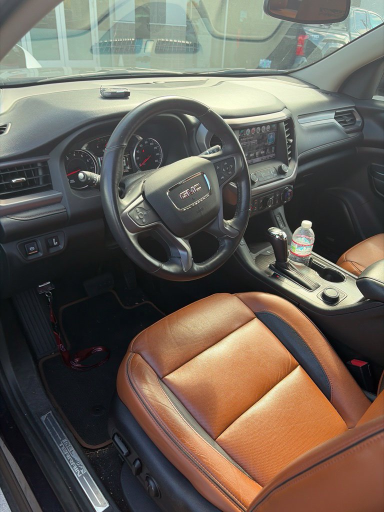 Used 2017 GMC Acadia SLT AWD/4WD image 10