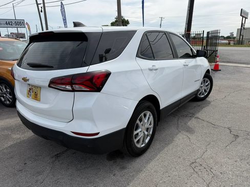 Used 2022 Chevrolet Equinox LS FWD image 4