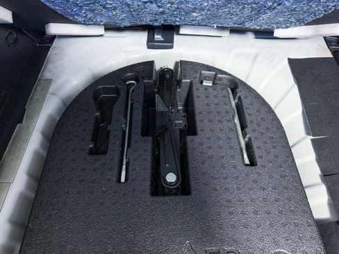 Used 2018 Nissan Kicks SR image 36