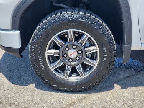 Used 2025 GMC Sierra 1500 AT4 AWD/4WD image 10
