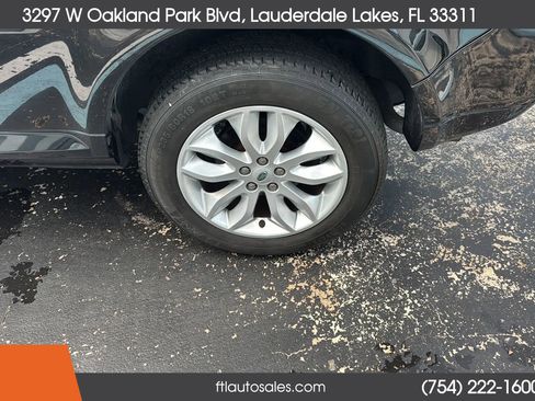 Used 2011 Land Rover LR2 HSE image 17