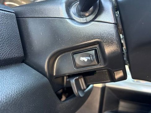 Used 2015 RAM 1500 Laramie w/ Convenience Group AWD/4WD image 8