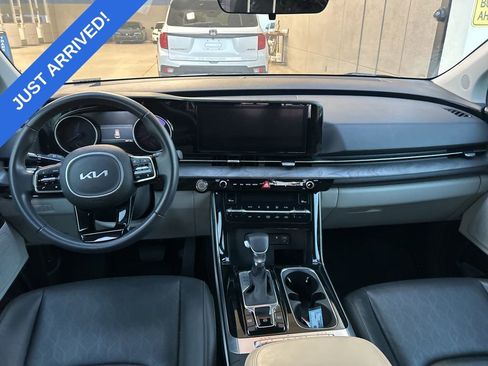 Used 2024 Kia Carnival EX image 5