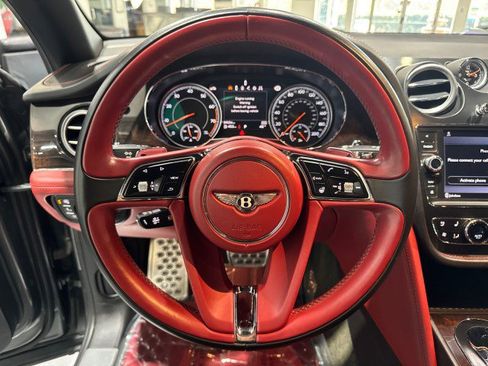 Used 2017 Bentley Bentayga image 70