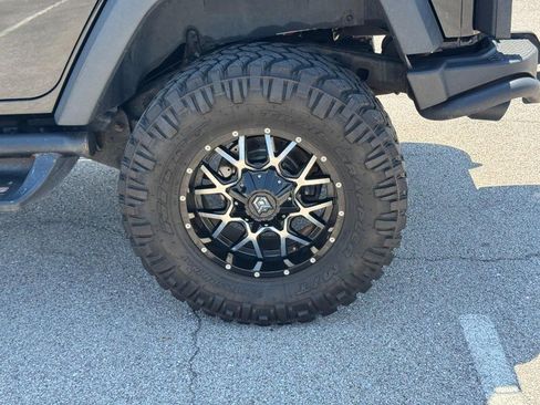 Used 2013 Jeep Wrangler Unlimited Sahara AWD/4WD image 7