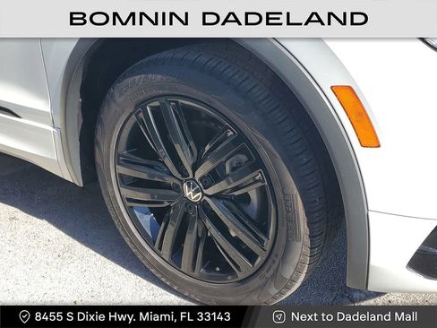 Used 2022 Volkswagen Tiguan SE R-Line image 12