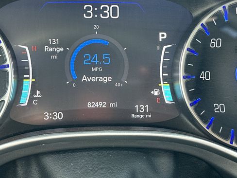Used 2023 Chrysler Pacifica Touring-L FWD image 27