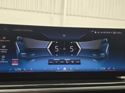 Used 2025 BMW X5 sDrive40i w/ M Sport Package RWD image 23