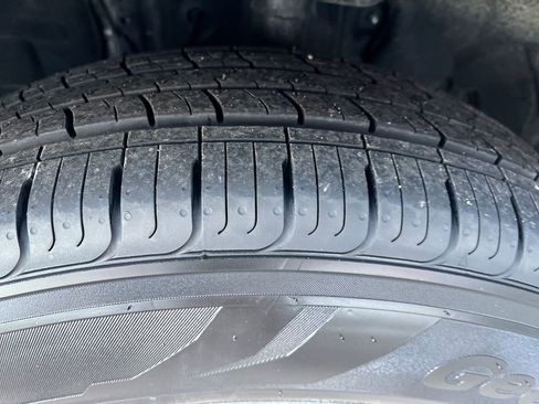 Certified 2024 Toyota Highlander LE image 32