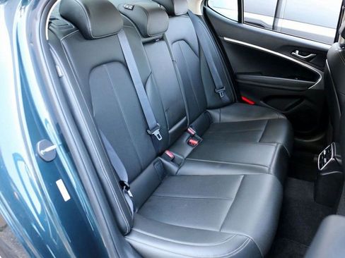 Used 2025 Genesis G70 2.5T image 28