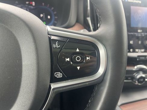 Used 2024 Volvo XC60 B5 Plus image 21