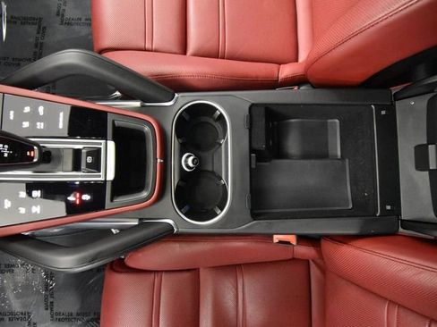 Used 2022 Porsche Cayenne Turbo S w/ Assistance Package image 39