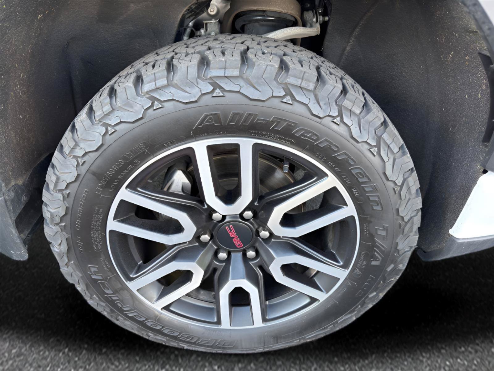 Certified 2022 GMC Sierra 1500 AT4 w/ AT4 Premium Package AWD/4WD image 11