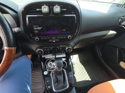 Used 2024 Kia Soul EX w/ Option Group 015 FWD image 1