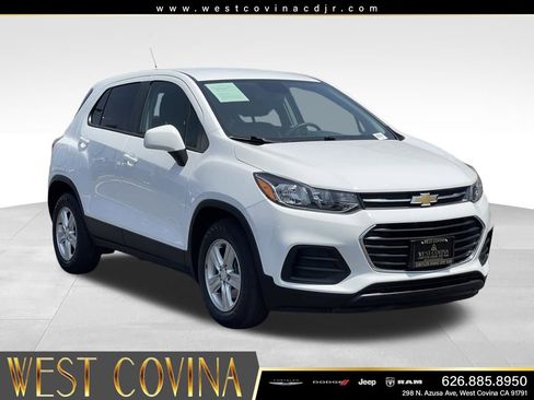 Used 2022 Chevrolet Trax LS w/ Tint and Cruise Package FWD image 3