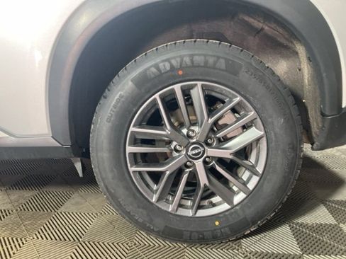 Used 2024 Nissan Rogue S image 22