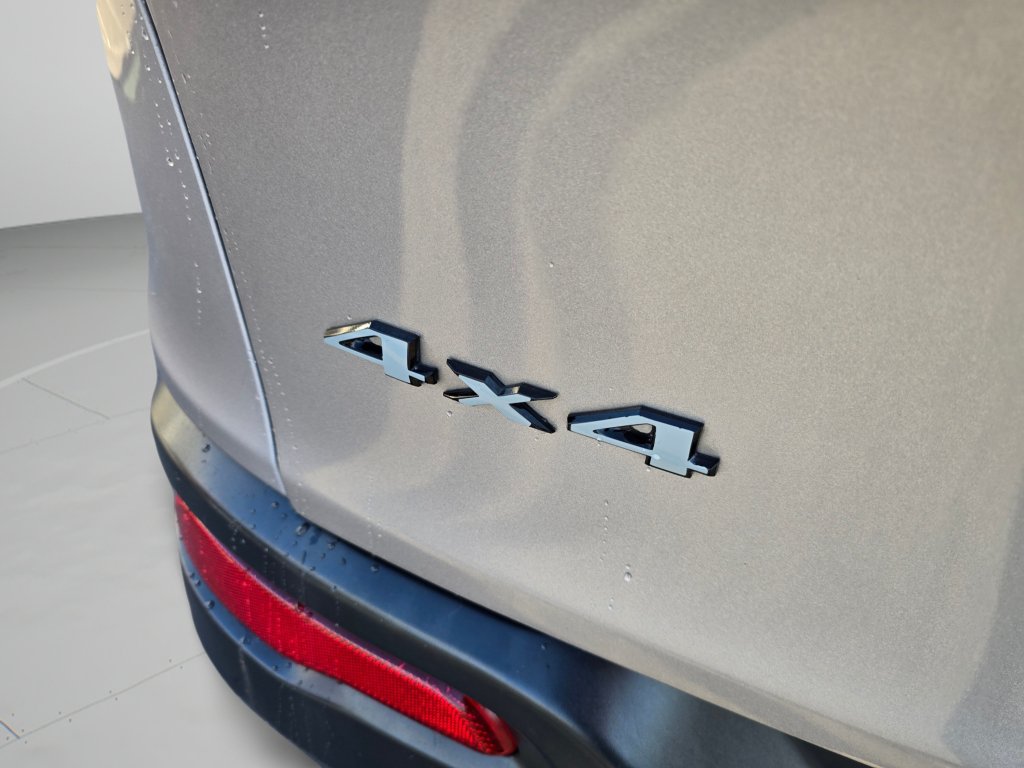 Used 2018 Jeep Cherokee Latitude Plus AWD/4WD image 30