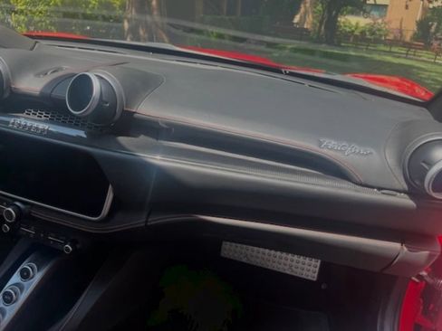 Used 2019 Ferrari Portofino RWD image 12