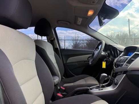 Used 2014 Chevrolet Cruze LS image 10