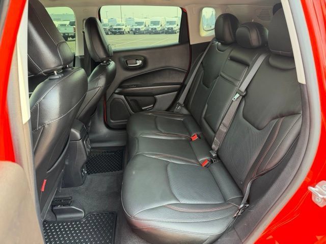 Used 2018 Jeep Compass Trailhawk w/ Leather Interior Group AWD/4WD image 10