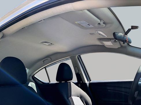 Used 2018 Nissan Versa S FWD image 18