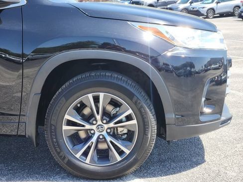 Certified 2018 Toyota Highlander Plus FWD image 6