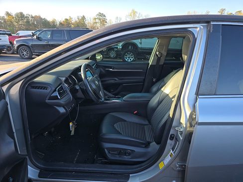 Used 2020 Toyota Camry SE w/ Convenience Package image 14