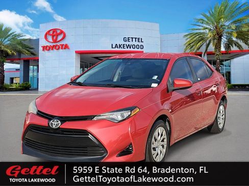 Used 2017 Toyota Corolla LE image 1