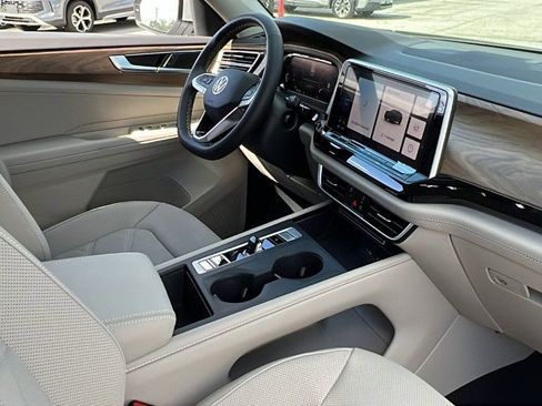 New 2026 Volkswagen Atlas SE image 9