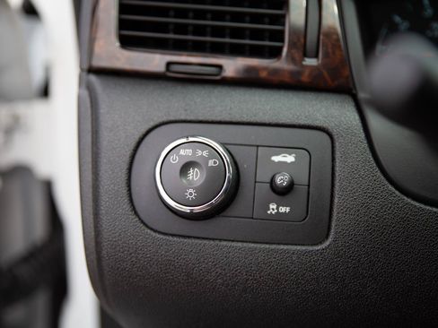 Used 2013 Chevrolet Impala LTZ FWD image 15