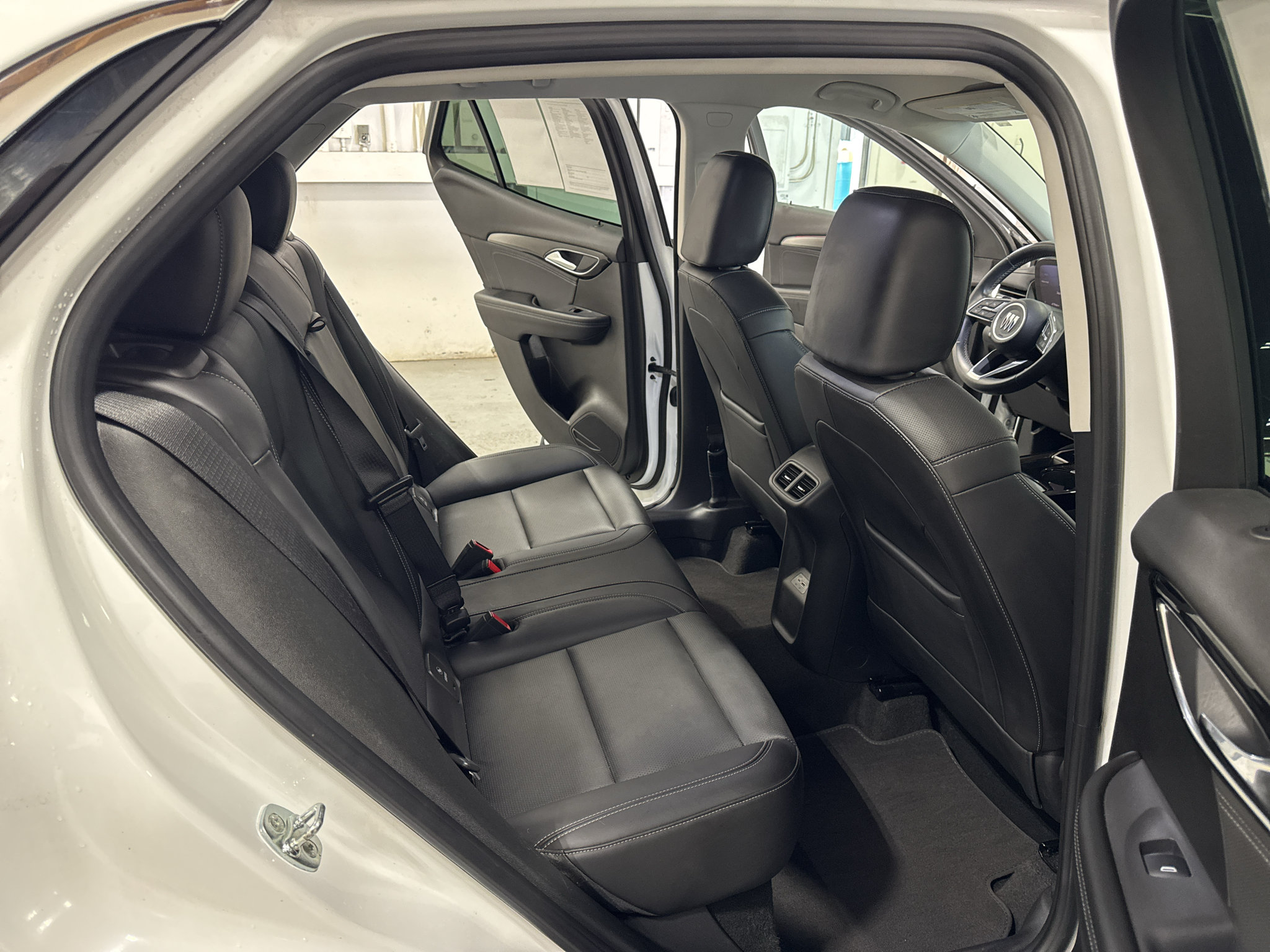 Certified 2024 Buick Envision Preferred AWD/4WD image 31