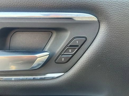 Used 2019 RAM 1500 Laramie AWD/4WD image 3