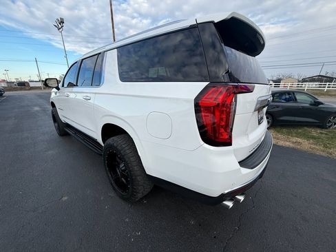 Used 2022 GMC Yukon XL Denali image 4