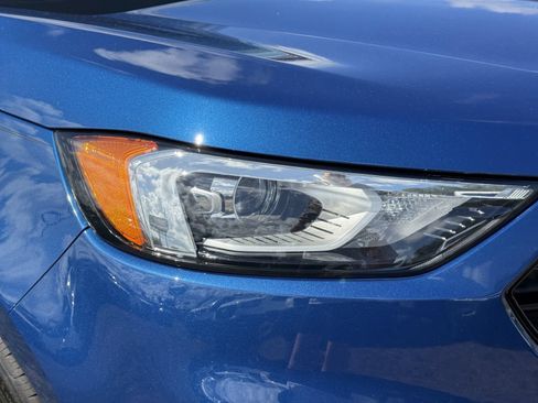 Certified 2022 Ford Edge SE w/ Black Appearance Package AWD/4WD image 10