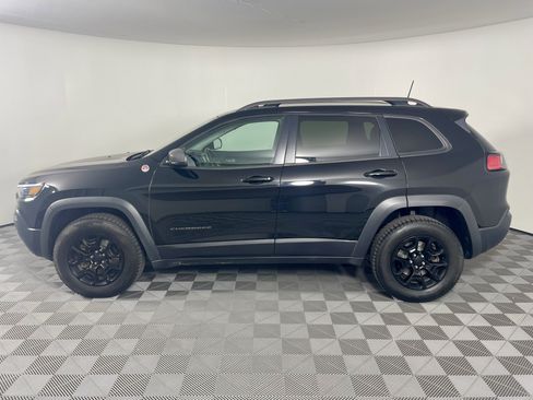 Used 2019 Jeep Cherokee Trailhawk w/ Cold Weather Group image 2