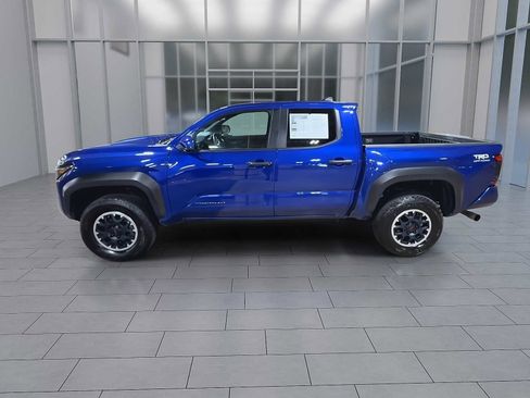 Used 2024 Toyota Tacoma TRD Off-Road AWD/4WD image 5