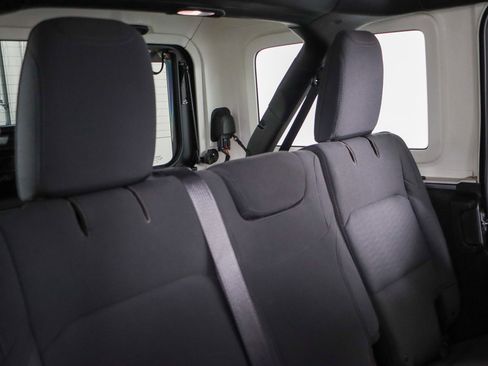 Used 2018 Jeep Wrangler Unlimited Sport S image 28