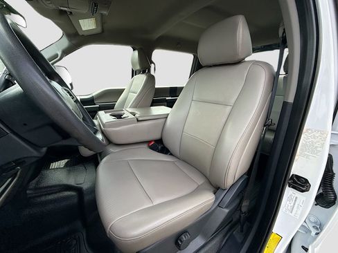 Used 2022 Ford F550 4x4 Crew Cab Super Duty w/ Power Equipment Group image 19