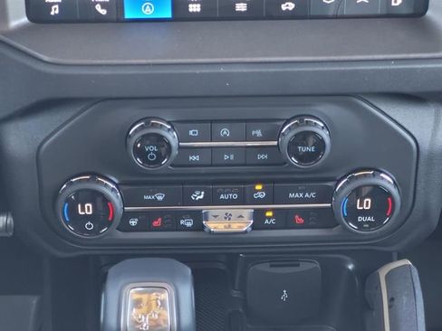 New 2025 Ford Bronco Badlands image 16