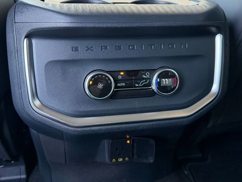 New 2025 Ford Expedition Active image 47