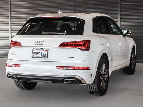 Certified 2023 Audi Q5 2.0T Premium w/ Convenience Package image 2
