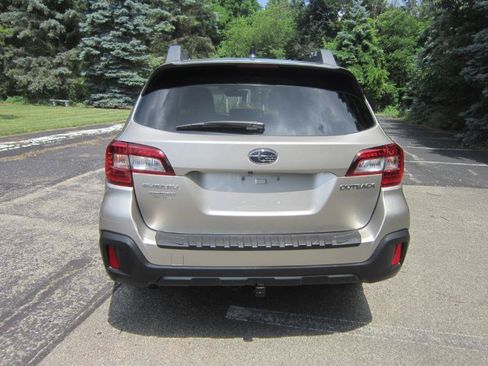 Used 2018 Subaru Outback 2.5i Premium AWD/4WD image 19